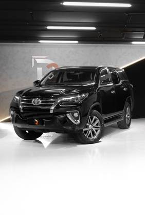TOYOTA HILUX 2.8 SRX 4X4 CD 16V DIESEL 4P AUTOMÁTICO TOYOTA HILUX 2.8 SRX 4X4 CD 16V DIESEL 4P AUTOMÁTICO